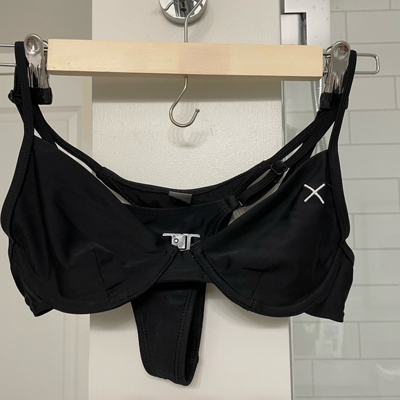 Boutine LA SET Busiter Top and Minimal Bottom - Picture 5 of 7